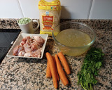 Foto del paso 1 de la receta: Sopa con fideos de arroz, pollo y verduritas