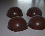 Une image de l'étape 5 de Coque 2 chocolat et fraises chantilly.