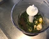 Une image de l'étape 2 de Tartinade express ail et persil.