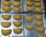 Foto langkah ke 5 dari resep Pastel Renyah Tanpa Telur dan Bisa Frozen.