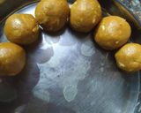 A picture of step 5 of Besan Ladoo.