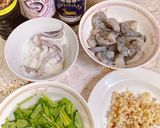 รูปขั้นตอนการทำที่ 1 ของ ข้าวต้มกุ้งหมึก_ฉบับง่ายๆ / Seafoods porridge 🥣