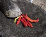 Foto langkah ke 4 dari resep Terong Bakar Sambal Tomat.