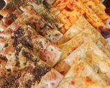 صورة لخطوة 3 من وصفة مناقيش زعتر وجبنة فيتا وجبنة مثلثات رووعة فطور او عشاء ،😋👍❤️