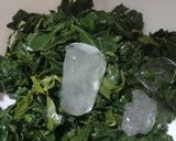 Foto langkah ke 1 dari resep Sayur santan daun singkong.