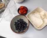 Foto del paso 2 de la receta Arándanos y fresas con crema especial de mandarinas