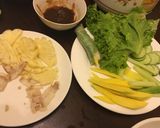 Hình bước làm 3 của món Bánh tráng cuốn cho những cô nàng lười