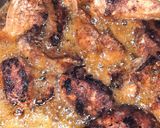 A picture of step 3 of Fry chicken with gravy.