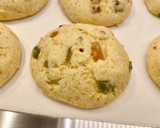 Foto del paso 7 de la receta: Galletas de maicena con frutas confitadas y pasas al ron