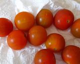Foto del paso 3 de la receta: Mini brochetas de tomates cherry y gambas marinadas