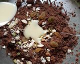 A picture of step 2 of Chocolate pan ladoo.