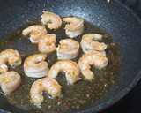 Foto del paso 4 de la receta: Ensalada de langostinos, aguacate y manzana