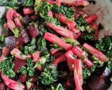 Foto del paso 5 de la receta: Ensalada de pasta tibia con betabel y kale