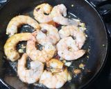 Foto del paso 2 de la receta: Camarones al Pil Pil