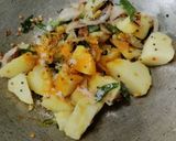 A picture of step 3 of Okra Potato Masala Fry.