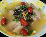 Hình bước làm 3 của món Canh giò heo nấu đậu đen táo đỏ