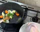 صورة لخطوة 2 من وصفة سلق وتحمير الفراخ 😋
