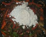 Foto del paso 4 de la receta: Chipirones y pechuga de pollo en salsa