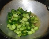 Foto langkah ke 2 dari resep Ikan Asin Bulu Ayam Oseng Cabe Ijo.