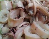Foto langkah ke 2 dari resep Cumi asin saus tiram.