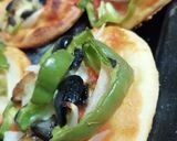 صورة لخطوة 6 من وصفة ميني بيتزا 🍕