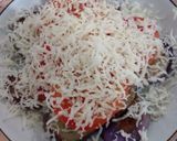 Foto langkah ke 3 dari resep Salad terong tomat keju.