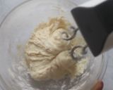 Foto langkah ke 1 dari resep English Muffin - No oven, less egg. Vegetarian friendly.