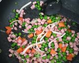 Foto del passaggio 3 della ricetta Riso alla cantonese rivisitato da me.