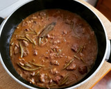 Foto del paso 11 de la receta: Ternera estofada con judias verdes y patatas paja