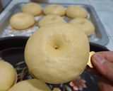 Foto langkah ke 7 dari resep 🍩 Donat empuk topping coklat bubuk.