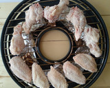 Foto del paso 5 de la receta: Alitas de pollo al horno con salsa Buffalo, acompañadas de salsa de queso azul