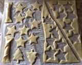 Foto del paso 5 de la receta: 🎄Árbol Navidad de hojaldre y pasta de turrón (Casera)🌟