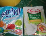 Foto langkah ke 1 dari resep Es Campur Cocopandan Alpukat Buah Naga.