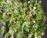 Foto langkah ke 6 dari resep Oseng Paria Udang Telur.