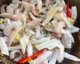 Gambar langkah 2 resipi Sotong masak halia.