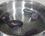 Foto del paso 1 de la receta: Lomo de merluza con costra de queso y patata morada
