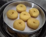 Foto langkah ke 7 dari resep Donat labu panggang.