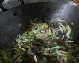 हक्का नूडल्स (झटपट बनने वाले स्टार्टर) रेसिपी चरण 4 फोटो