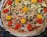 Foto del paso 14 de la receta: Pizza 🍕 con base de Espelta Integral mitad bacon-mitad calabacín con huevos de codorniz 🍳