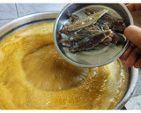 'குழம்பு கூட்டி' செய்த மொச்சை கருவாட்டு குழம்பு(mochai karuvattu kulambu recipe in tamil) ரெசிபி ஸ்டேப் 5 புகைப்படம்