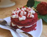 صورة لخطوة 10 من وصفة الكيكة المخملية الريد فيلفيت الشهية 🍰🍰