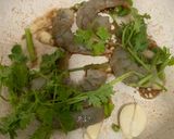 รูปขั้นตอนการทำที่ 5 ของ กุ้งผัดพริกขี้หนูใส่ผักชี 🌿🦐 เมนูเคลียร์ตู้เย็น
