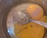 Foto langkah ke 1 dari resep Classic French Omelette.