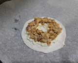 Foto del paso 7 de la receta: Hojaldre con manzana, crema pastelera, dátiles y almendras