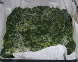Foto del paso 8 de la receta: Rollo de espinacas relleno de salmón y queso philadelphia