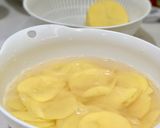 Hình bước làm 2 của món Khoai tây chiên bơ