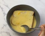 Foto langkah ke 3 dari resep Classic French Toast.