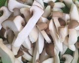 Hình bước làm 1 của món Món chay: nấm đùi gà hon sả ớt