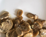 Foto del paso 3 de la receta: Champiñones al ajillo con un toque de orégano, para tapear