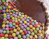 Foto del passaggio 6 della ricetta Gravity cake Smarties